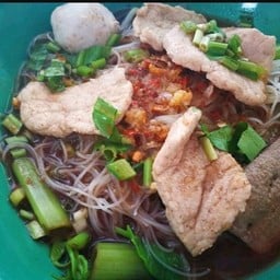 ร้านก๋วยเตี๋ยวเจ๊ลี้สูตรโบราณ & สเต๊กนู๋นิว