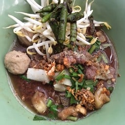 ก๋วยเตี๋ยวเนื้อแม่บุญล้วน&กาแฟสด