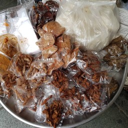 หมูทอด10บาท ท่าพระจันทน์