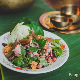 ยำแหนมข้าวทอด