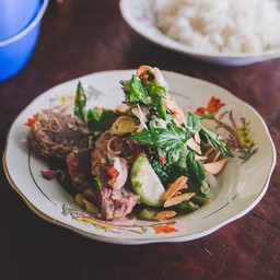 ยำเนื้อย่างมะเขือเปราะ