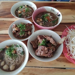 ก๋วยเตี๋ยวเรืออร่อยดี น้ำซุปอร่อยไม่ต้องปรุง ต้องสั่งซุปกระดูกหมูควบคู่ด้วย