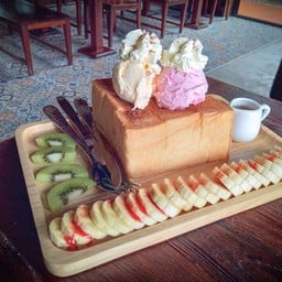 ชอบขนมปังเหนียวนุ่ม และน้ำผึ้งหอมมากก