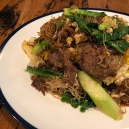 ผัดซีอิ๊วเนื้อไทยฝรั่งเศส