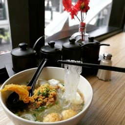 วุ้นเส้นคริสตัล ก๋วยเตี๋ยวลูกชิ้นปลายูยู่ (No MSG)