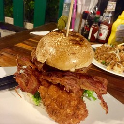 เบอร์เกอร์ไก่เพิ่มเบคอน