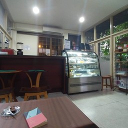 ข้างในร้านค่ะ เป็นห้องแอร์