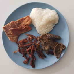 หมูทอดคุณยาย  ท่าพระจันทน์