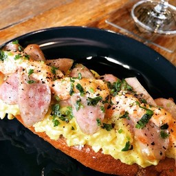 CharoenKrung Cafe Bar