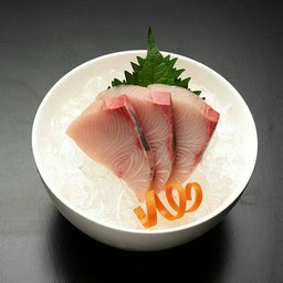 HAMACHI SASHIMI