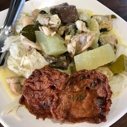 ขนมจีนเสวย