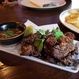 Uncle Pui Hobbit Steak House บางเลน ลำลูกบัว