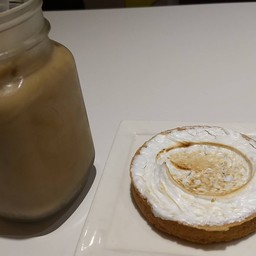 ทาร์ตราคา5.90SGD เหมือนจะแพงแต่พอได้ชิมคำแรกก็รู้สึกว่าคุ้มค่าคุ้มราคามาก 