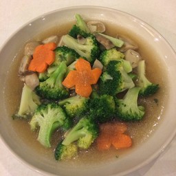 บร๊็อคโคลี่ผัดน้ำมันหอย STIR FRIED BROCCOLI WITH OYSTER SAUCE