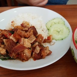 หมูกรอบ นาย จ.