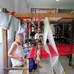 ศูนย์ผ้าทอโบราณบ้านผาทั่ง