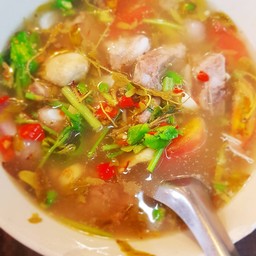 ต้มซี่โครงอ่อนหมูใบมะขามอ่อน