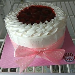 เค้ก​นมสด​สตอเบอรี่​