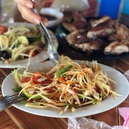 ไก่ย่างวิเชียรห้วยรากไม้ แพร่