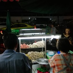 คนเยอะตลอด​ น้ำจิ้มคือดีมาก