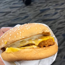 Burger King สนามบิน ภูเก็ต : แอร์ไซด์ - ห้องโถงผู้โดยสารขาออก หลังเช็คอิน