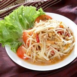 ส้มตำไทยใส่ถั่วลิสง