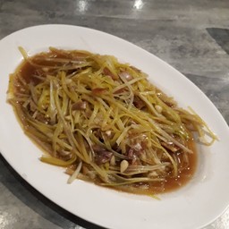 กุยช่ายขาวผัดหมูกรอบ
