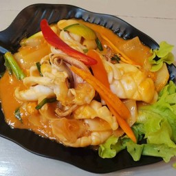 ปลาหมึกผัดไข่เค็ม