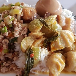 ข้าวแกงเจ๊หมู  ตลาดพุทธมณฑล