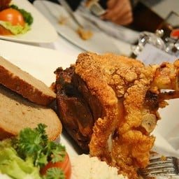 ขาหมูยักษ์ทานได้2คนสบายๆเกือบพลาดสั่งมาคนละเซต 