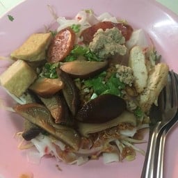 ป้าแสง ปอเปี๊ยะสด ก๋วยเตี๋ยวหลอด
