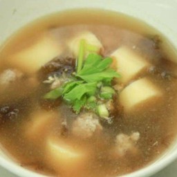 แกงจืดเต้าหู้หมูสับสาหร่าย
