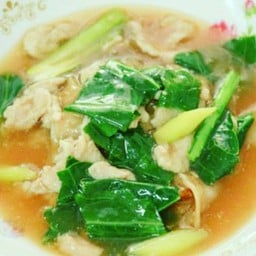 จี้หอ(เส้นใหญ่ราดหน้าหมู)