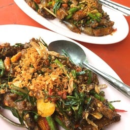 ผัดเผ็ดนก อร่อยมากนะครับ