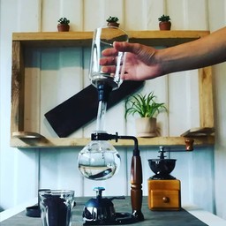 มาลองชิมกาแฟด้วยวิธีการชงที่แตกต่างได้ที่ บ้านศิลป์ ลาภิน