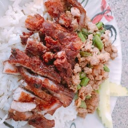ข้าวแกง หมูทอดจัดหนัก