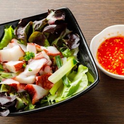 ยำปลาหมึกยักษ์