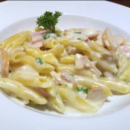 เพนเน่หอยลายไวน์ขาว