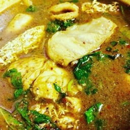 คั่วพริกใบยี่หร่าเนื้อปลากะพง