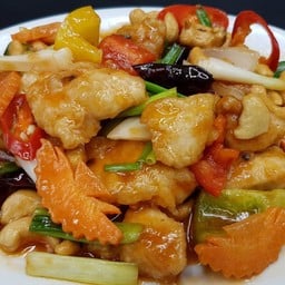 ไก่ผัดเม็ดมะม่วง