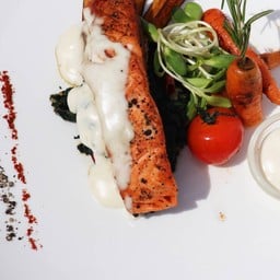 Salmon Steak with Homemade White Sauce