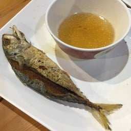 ปลาทูทอดราดน้ำปลา