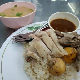 ข้าวมันไก่ตอน ไก่ทอด ปั้มคาลเทค ข้างบิ้กซีสุขสวัสดิ์