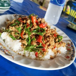 ให้ข้าวและกับเยอะ
