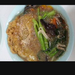 ราดหน้าหมู เส้นหมี่ห่อไข่