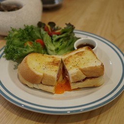 Cheesy Ham & Egg Sandwich