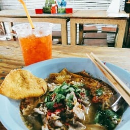 กี่ปีแล้วที่ไม่ได้มานั่งกิน  รสชาติก็ยังอร่อยเหมือนเดิม