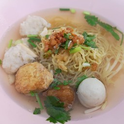 ก๋วยเตี๋ยวลูกชิ้นแคระ(หน้าศาล)