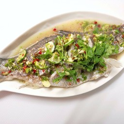 ปลากะพงนึ่งมะนาว