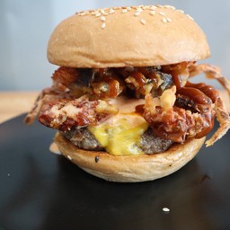 13 - Kaiju Burger (เบอร์เกอร์ไคจู)